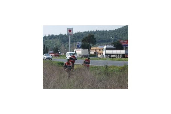 GÜVENLİKÇİLERİ BAĞLADILAR