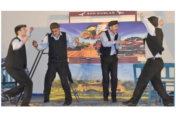 KADER MAHKUMLARI TİYATRO GÖSTERİSİ İLE MORAL BULDU