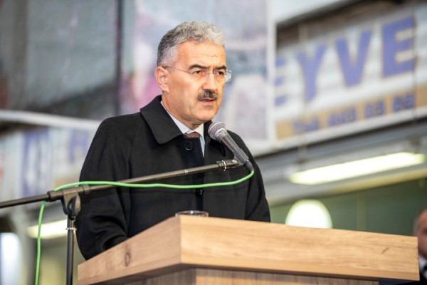 İZMİRLİLERE TEŞEKKÜR ETTİ