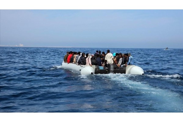 26 DÜZENSİZ GÖÇMEN KARAYA ÇIKARILDI