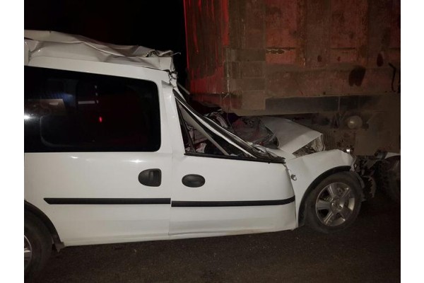 Kamyon ile kamyonet çarpıştı: Bir ölü