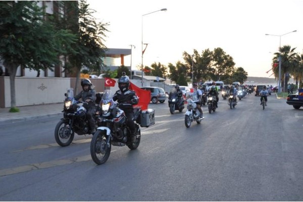 ALİAĞALI MOTOSİKLETÇİLERDEN ‘ZAFER’ TURU