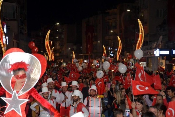 95. YIL ETKİNLİKLERİ SOKAKLARA TAŞTI