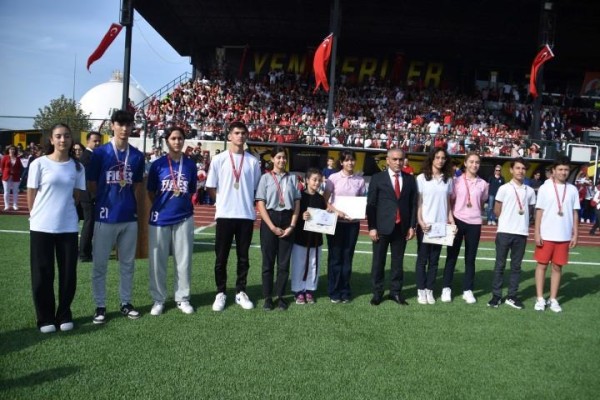 Cumhuriyetin 100. yılını eserlerinde anlattılar