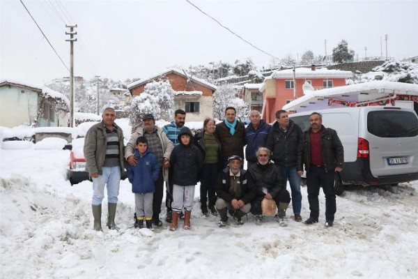 BORNOVA’DA KARLA MÜCADELE DEVAM EDİYOR