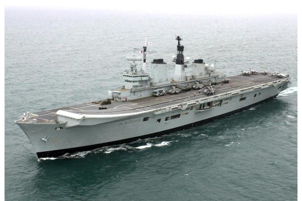 UÇAK GEMİSİ ALİAĞA'DA