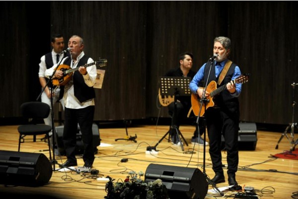 GRUP GÜNDOĞARKEN KARŞIYAKALILARLA BULUŞTU