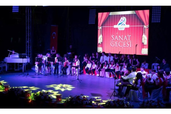 ‘SANAT GECESİ’NE BÜYÜK İLGİ