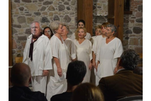 ÇANDARLI HALK TİYATROSU’NA YOĞUN İLGİ