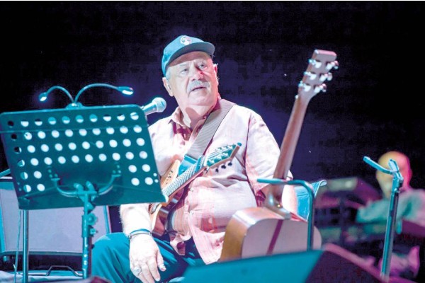 Bülent Ortaçgil’den İzmir’de 50. yıl konseri