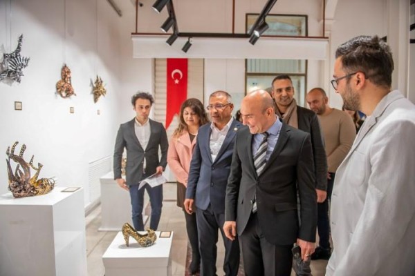 ATIKLAR SANAT ESERİNE DÖNÜŞTÜ