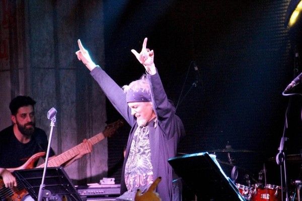 İZMİR HARUN KOLÇAK’LA COŞTU