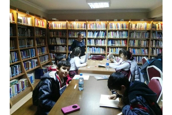 HALK KÜTÜPHANESİ’NE BÜYÜK İLGİ