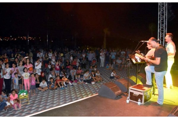 AĞABAND’IN KONSERLERİ SÜRÜYOR