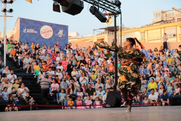 Tiyatro şöleni başladı