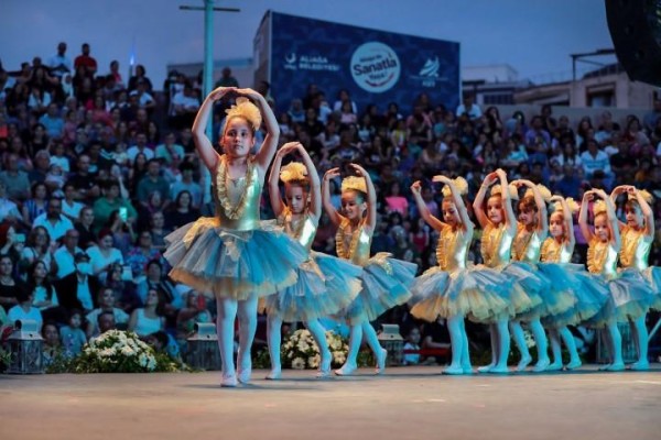 ASEV öğrencilerinden dans ve müzik gösterisi