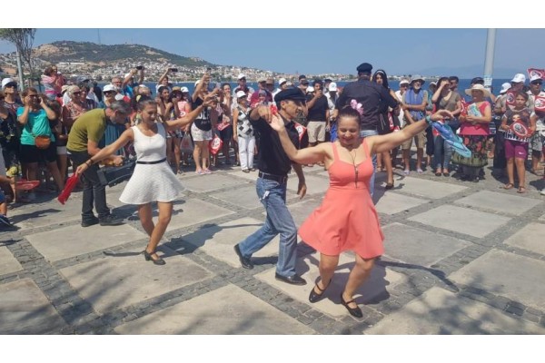 FOÇA’YI FESTİVAL SEVİNCİ SARDI