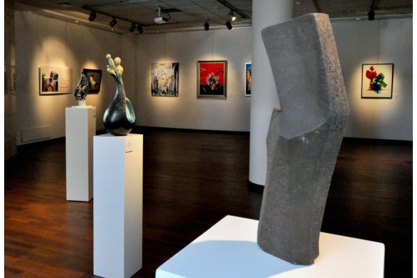 100 ÜNLÜ SANATÇI ADNAN SAYGUN’DA BULUŞTU