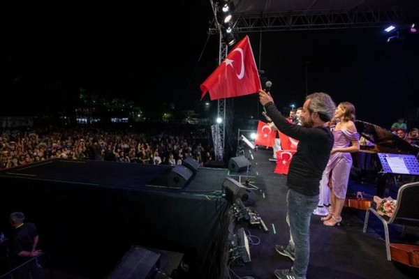 Kurtuluşun ezgileri Kültürpark’tan yükseldi