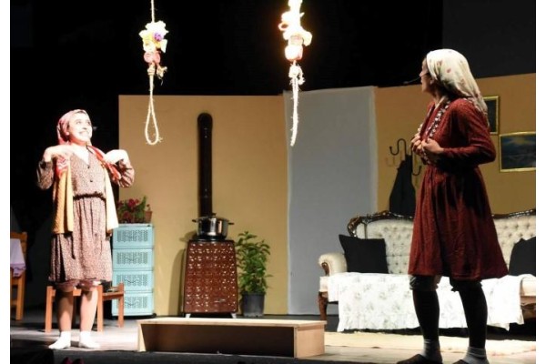 ÖDÜLLÜ OYUN SAHNELENDİ