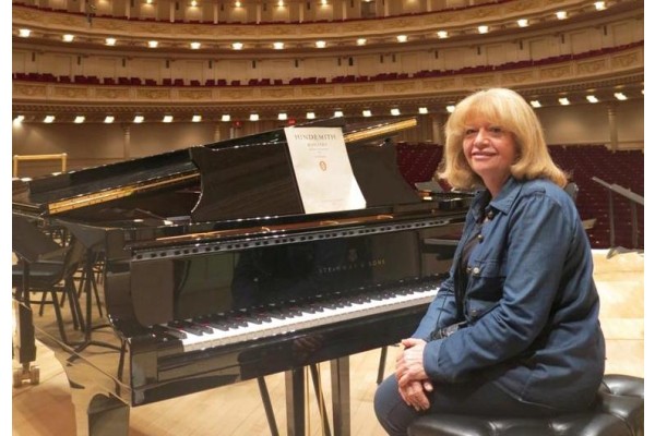 SENFONİ’YE, İDİL BİRET VE RENGİM GÖKMEN KONUK