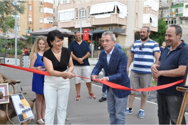 “SES’SİZ BAKIŞLAR” SANAT SOKAĞI’NDA