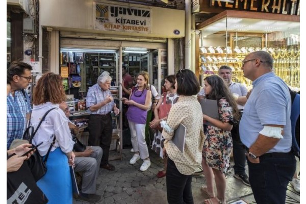 İzmir yine tarihe not düştü