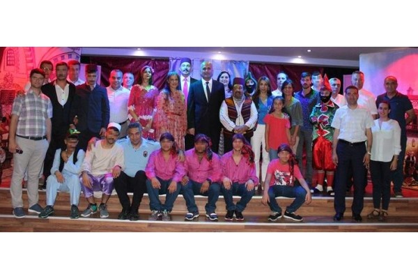 ÇOCUK MAHKUMLARDAN TİYATRO OYUNU