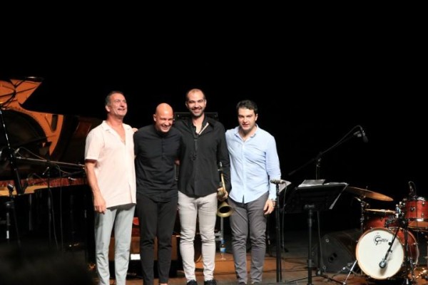 KEREM GÖRSEV VE QUARTET BÜYÜLEDİ