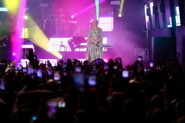 Aliağa’da Ebru Gündeş Rüzgarı