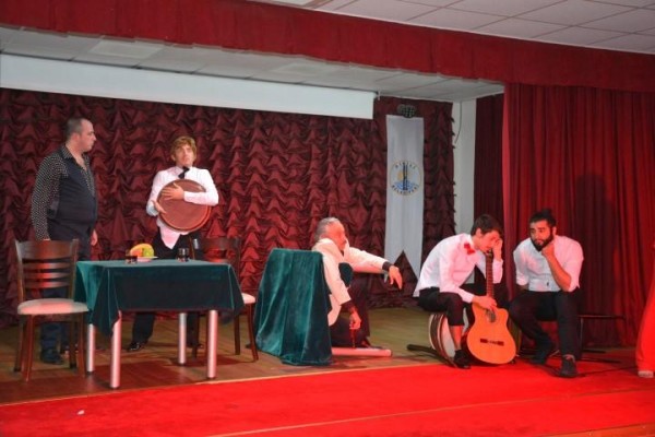 “BERBER” TİYATROSEVERLERLE BULUŞTU