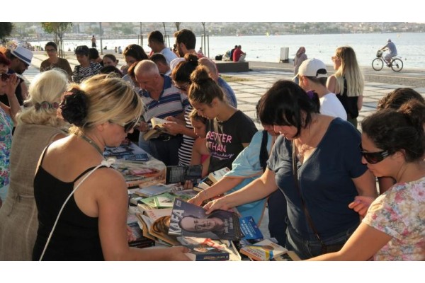 YENİ FOÇA KİTAPLA BULUŞTU