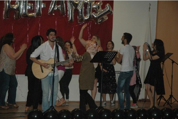 HEFAMİX DAYANIŞMA İÇİN SAHNE ALDI