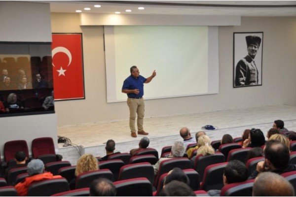 AYAK TAKIMI ÇALIŞMALARINA SEMİNERLE BAŞLADI