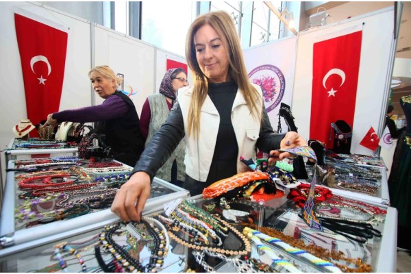 BAYRAKLI'NIN “EL HÜNERLERİ” HEDİYE FUARINDA