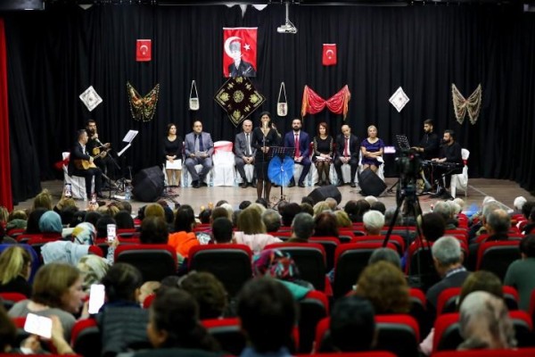 2022 türkülerle uğurlandı