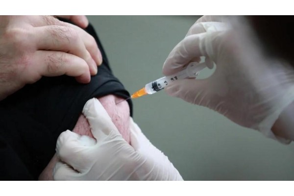 AŞILAMA SAĞLIK ÇALIŞANLARINDAN BAŞLADI