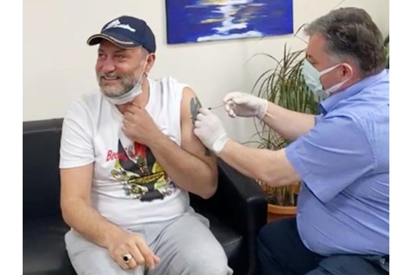 ŞENLENDİRİCİ'NİN AŞISINI BAŞKAN DOĞRUER YAPTI