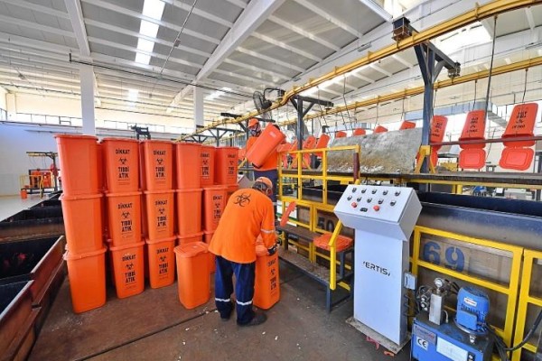 13 BİN TON TIBBİ ATIK EVSEL ATIĞA DÖNÜŞTÜRÜLDÜ