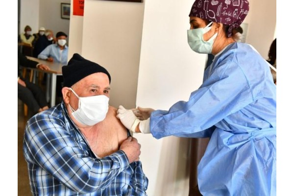 SOSYAL YAŞAM KAMPÜSÜ’NDE İLK DOZ AŞILAR YAPILDI