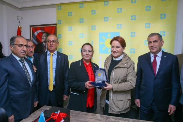 MERAL AKŞENER İZMİR’DE