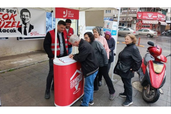 Gençlerden İmamoğlu için imza kampanyası