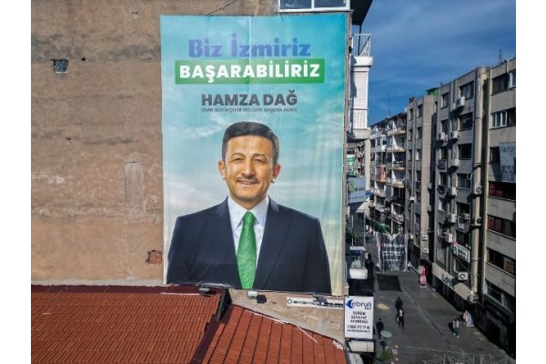 Aslanoğlu: “Fotoğraftaki arkadaş hangi partinin adayı?