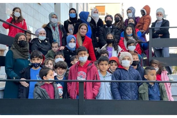 AK KADINLARDAN KARNE ŞENLİĞİ