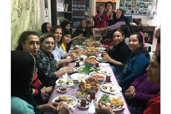 HDP’Lİ KADINLAR KAHVALTIDA BİR ARAYA GELDİ