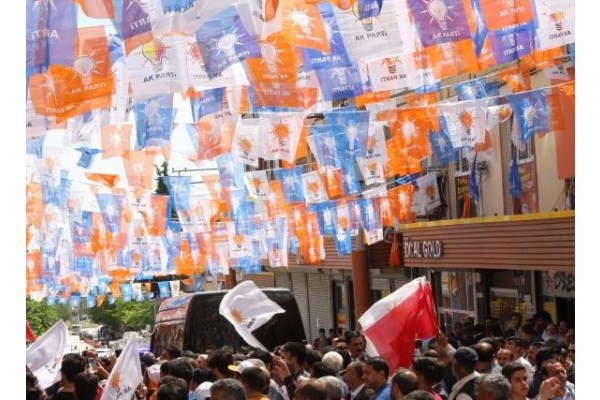 AK PARTİ'DEN ÇEVRECİ SEÇİM KAMPANYASI
