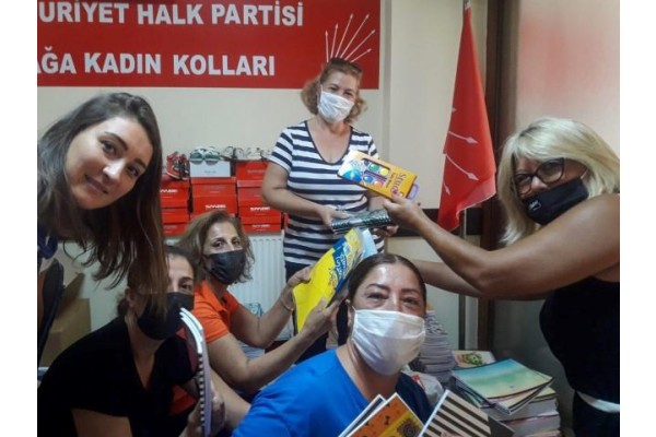 CHP‘Lİ KADINLARDAN ÖĞRENCİLERE KIRTASİYE DESTEĞİ