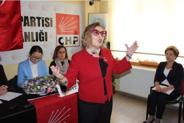 CHP’DE KONGRE SIRASI KADIN KOLLARINDA