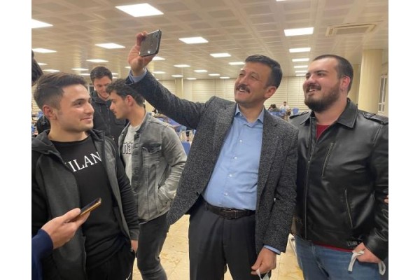 DAĞ, ÜNİVERSİTELİLERLE BULUŞTU