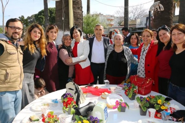 “KADINLAR HEP EN ÖNDE YÜRÜYECEK”